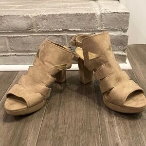 NWOT Naturalizer Caged Sandal Heels — Size 12M